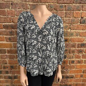 NWT Velvet by Graham & Spencer Blouse 3/4 Sleeve Size Medium
